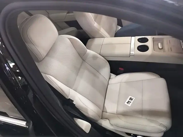 Li Auto L7 — Фото автомобиля 24