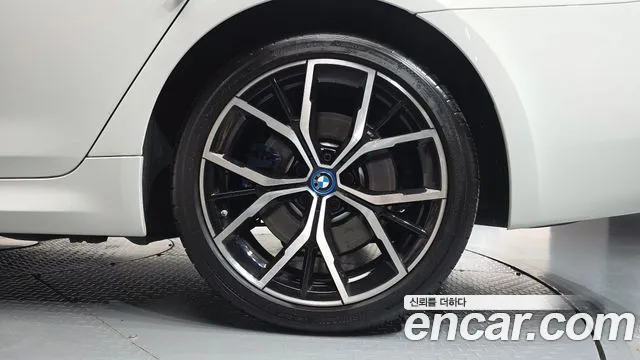 BMW 5 Series G30 — Фото автомобиля 5