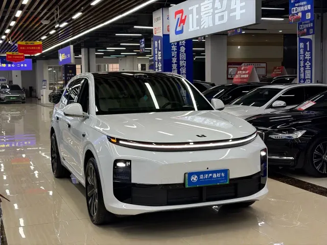 Li Auto L6 — Фото автомобиля 3