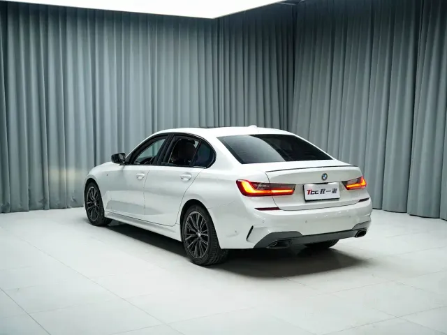 BMW 3 Series — Фото автомобиля 10