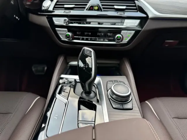 BMW 5 Series — Фото автомобиля 16