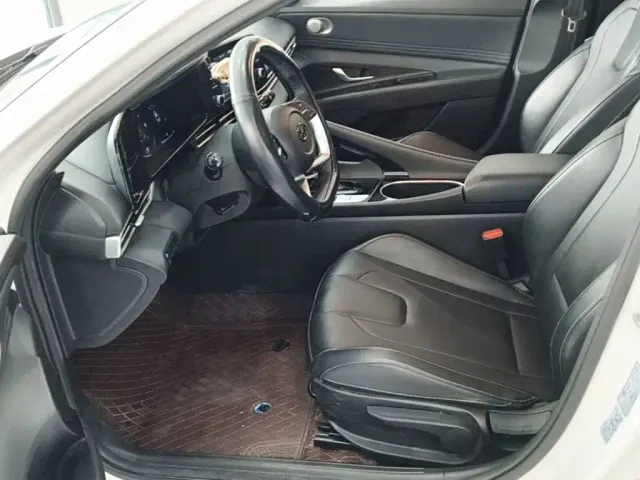 Hyundai Elantra — Фото автомобиля 14