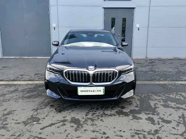 BMW i5 — Фото автомобиля 2