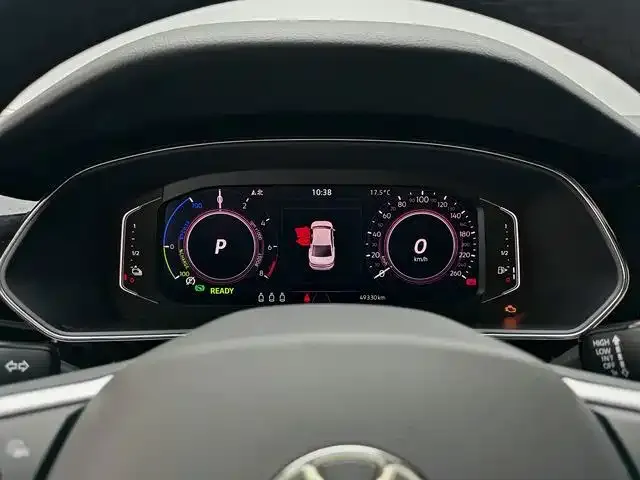 Volkswagen Passat — Фото автомобиля 12