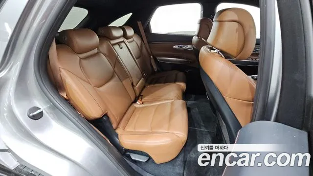 Genesis GV70 — Фото автомобиля 11