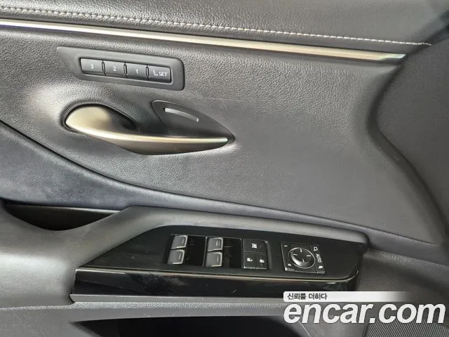 Lexus ES — Фото автомобиля 11