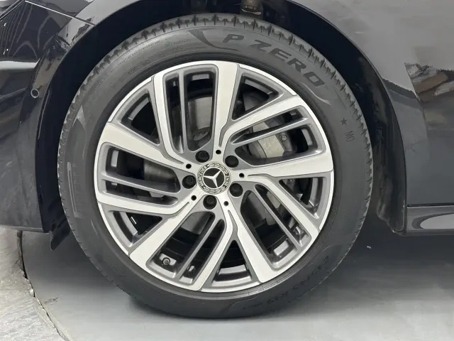 Mercedes-Benz E-Class — Фото автомобиля 24