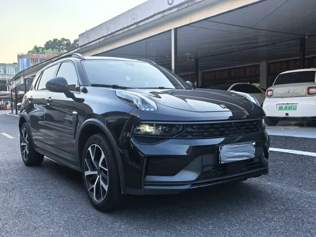 Lynk & Co 01 EM-P — Фото автомобиля 3