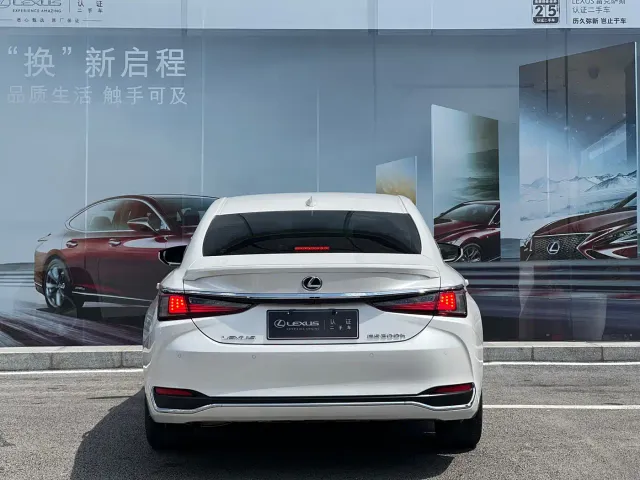 Lexus ES — Фото автомобиля 5