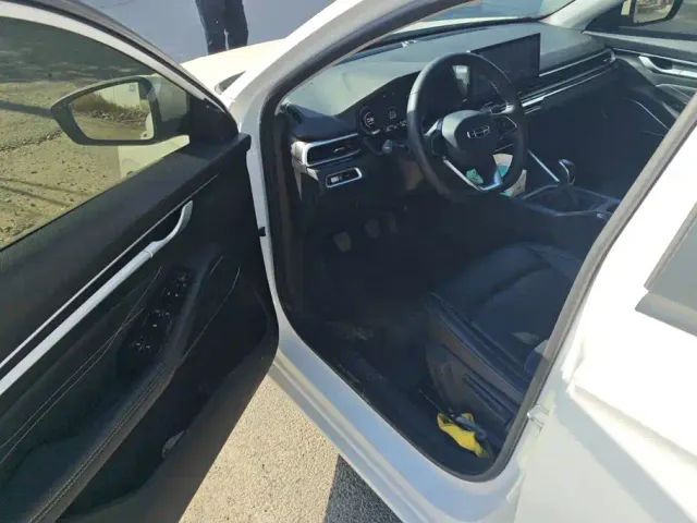 Geely Emgrand — Фото автомобиля 7