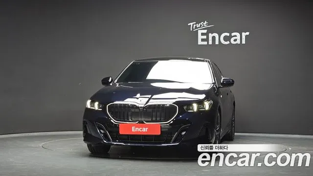 BMW 5 Series G60 — Фото автомобиля 3