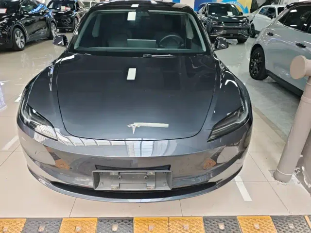Tesla Model 3 — Фото автомобиля 2