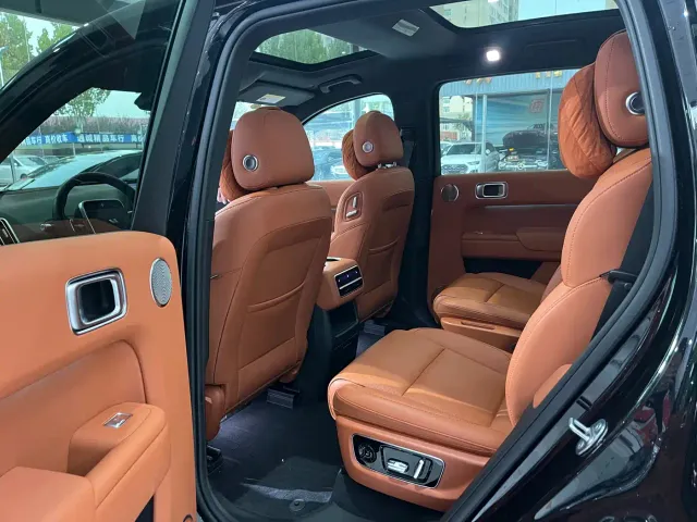 Li Auto L8 — Фото автомобиля 5