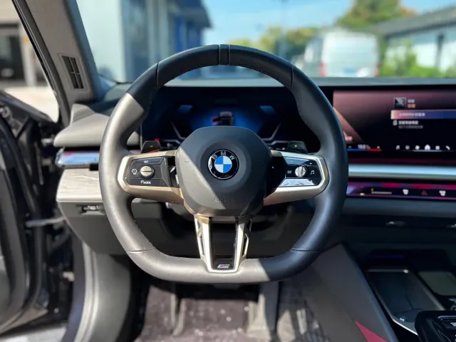 BMW 5 Series — Фото автомобиля 16