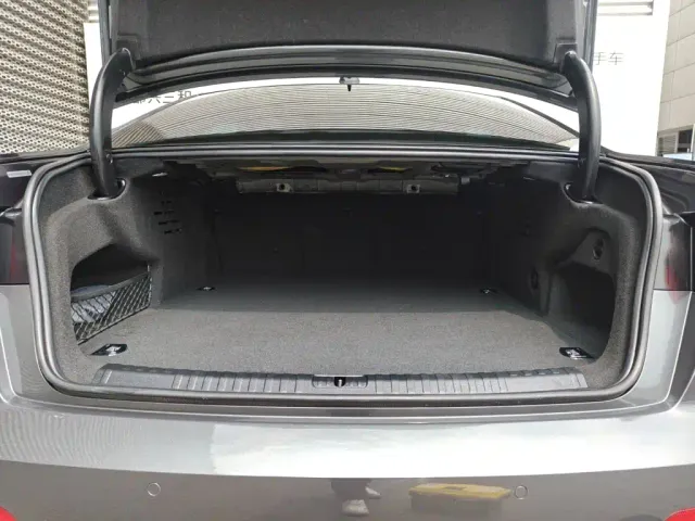 Audi Audi A6L New Energy 2022 55 TFSI e quattro — Фото автомобиля 15