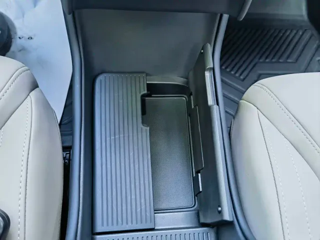 Volvo XC70 Plug-in Hybrid — Фото автомобиля 15
