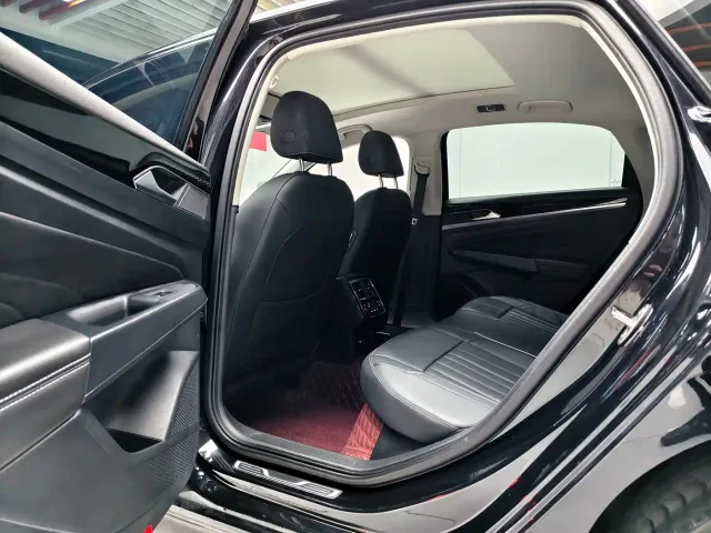 Volkswagen Passat — Фото автомобиля 5