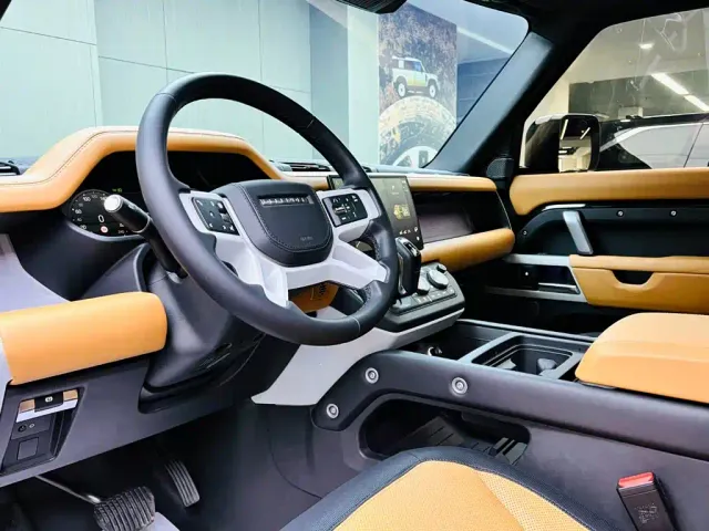 Land Rover Defender — Фото автомобиля 8
