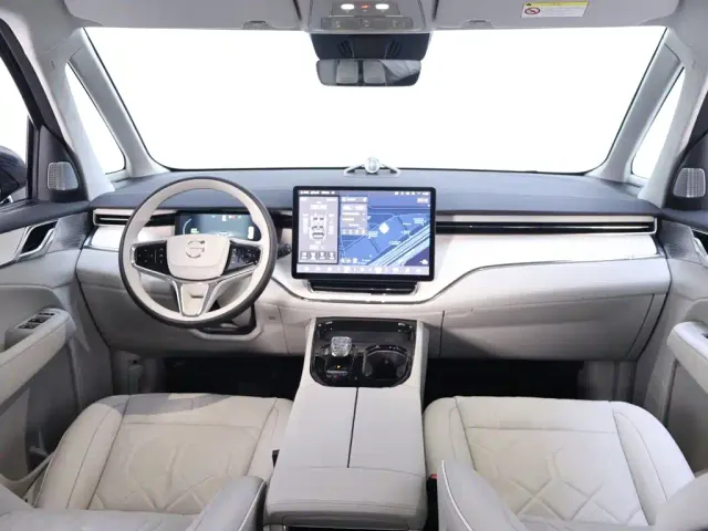 Volvo Volvo EM90 2025 Ultra Six-Seater — Фото автомобиля 13
