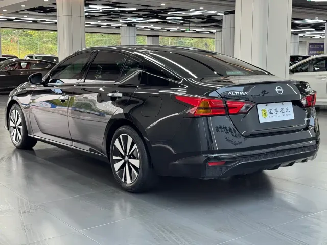 Nissan Teana — Фото автомобиля 4