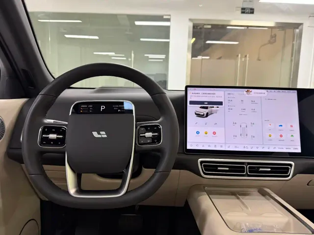 Li Auto L7 — Фото автомобиля 17