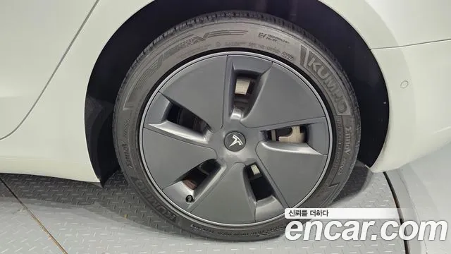 Tesla Model 3 — Фото автомобиля 20