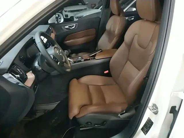 Volvo XC60 — Фото автомобиля 14