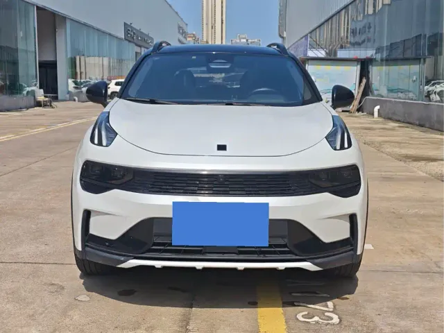Lynk & Co 01 — Фото автомобиля 2