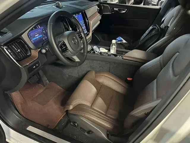 Volvo XC60 — Фото автомобиля 3