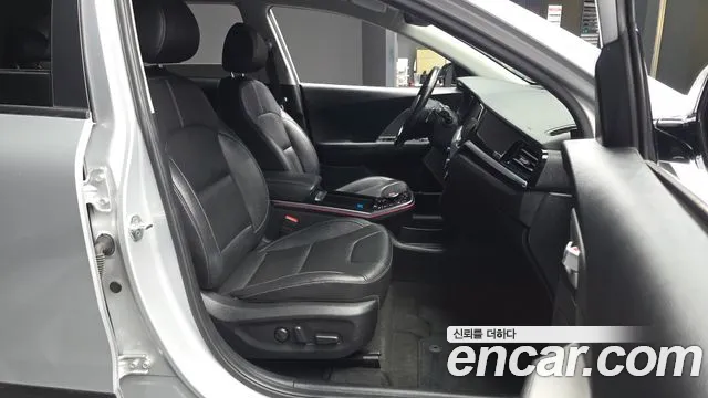 Kia Niro — Фото автомобиля 17