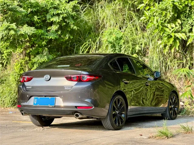 Mazda Axela — Фото автомобиля 6