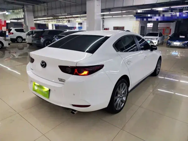 Mazda Axela — Фото автомобиля 6