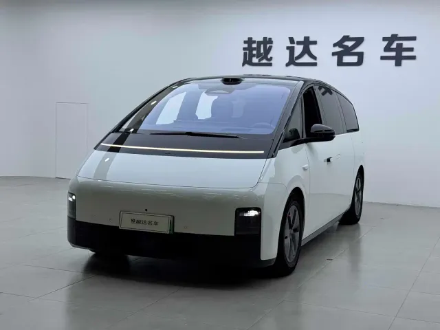 Li Auto MEGA — Фото автомобиля 4