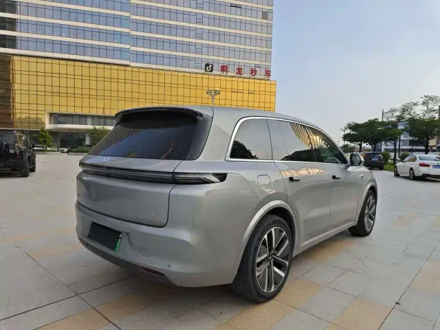 Li Auto L8 — Фото автомобиля 5