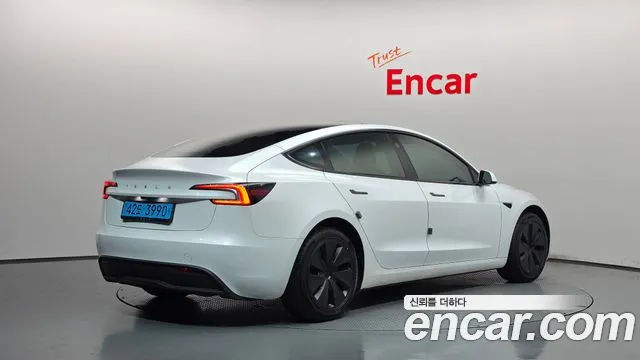 Tesla Model 3 — Фото автомобиля 2