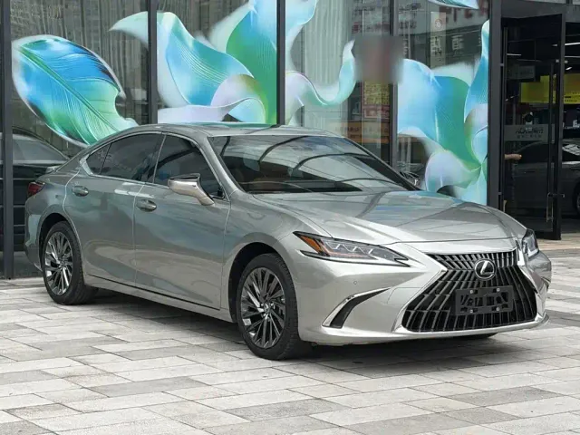Lexus ES — Фото автомобиля 5