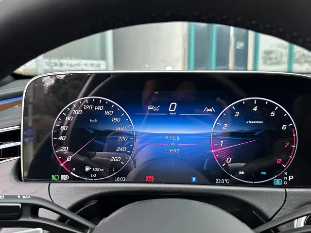 Mercedes-Benz E-Class — Фото автомобиля 3