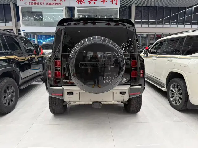 Land Rover Defender — Фото автомобиля 4