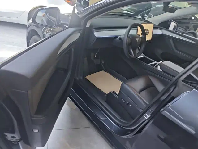 Tesla Model Y — Фото автомобиля 15