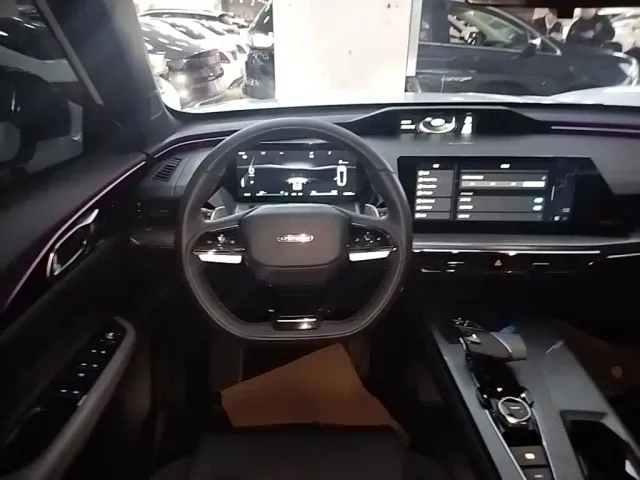 Changan Oshan Z6 EV — Фото автомобиля 10