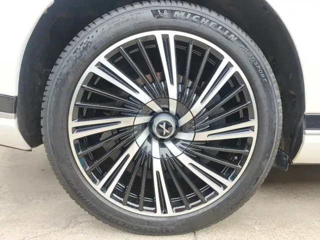Xpeng G9 — Фото автомобиля 10