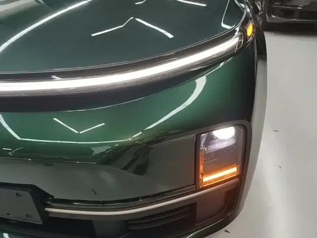 Li Auto L9 — Фото автомобиля 23