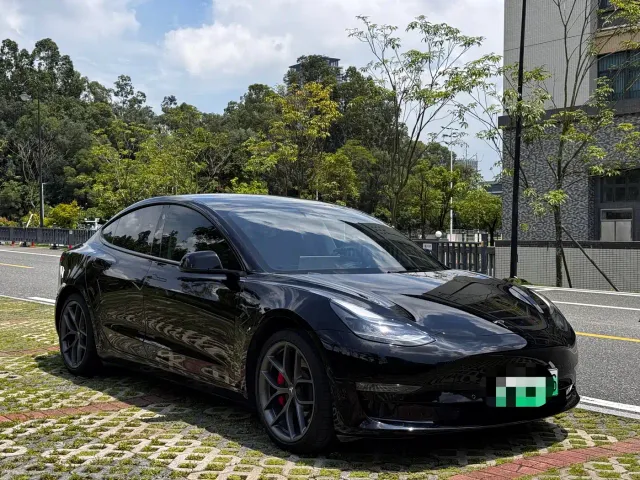 Tesla Model 3 — Фото автомобиля 3