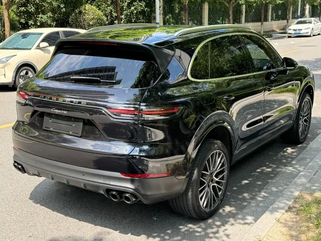 Porsche Cayenne — Фото автомобиля 12