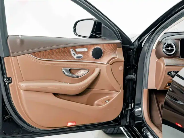 Mercedes-Benz E-Class — Фото автомобиля 15