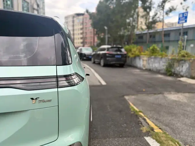 GAC Aion Y — Фото автомобиля 12