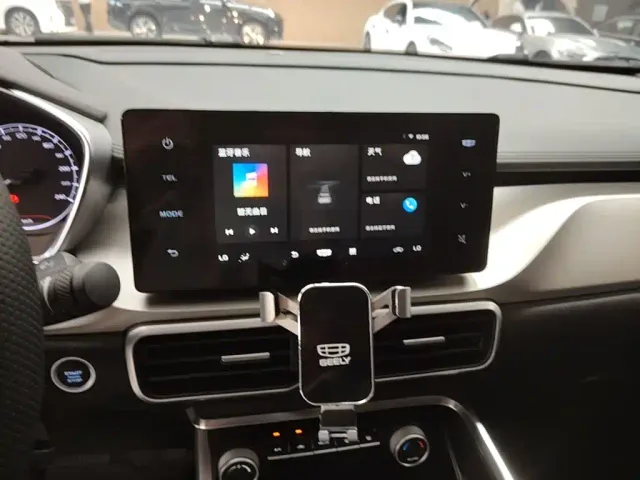 Geely Binyue — Фото автомобиля 12