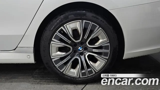 BMW 7-Series — Фото автомобиля 20