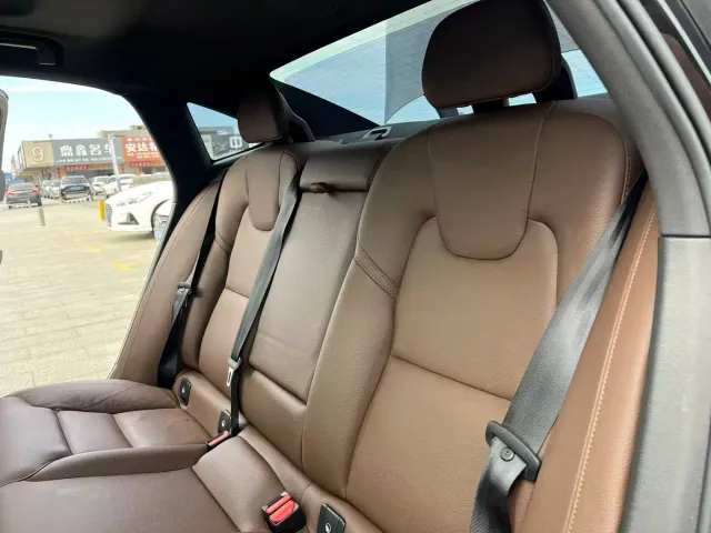 Volvo S90 — Фото автомобиля 17