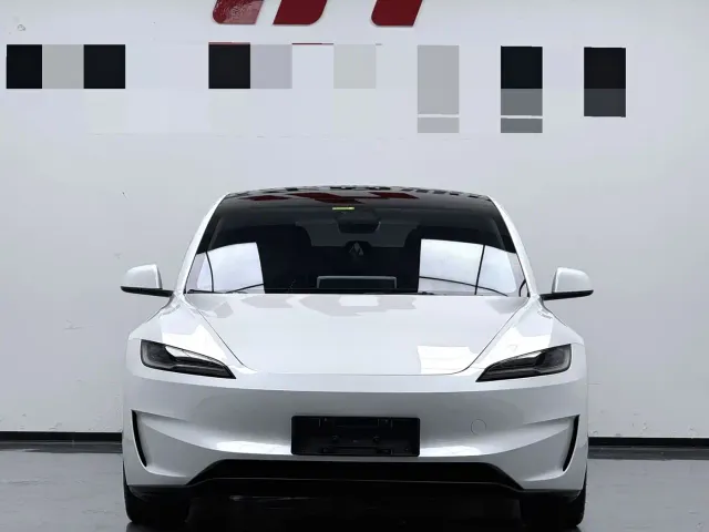 Фотография автомобиля — Tesla Model 3